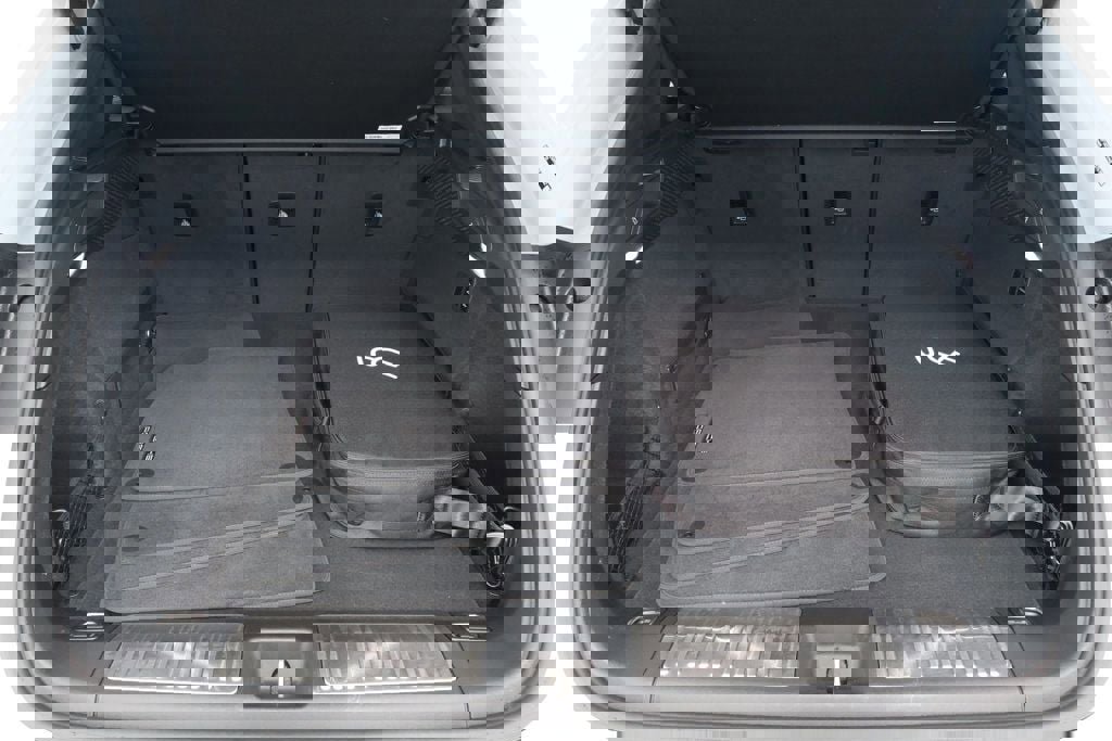 Used 2025 Porsche Macan Electric w/ Premium Package image 24