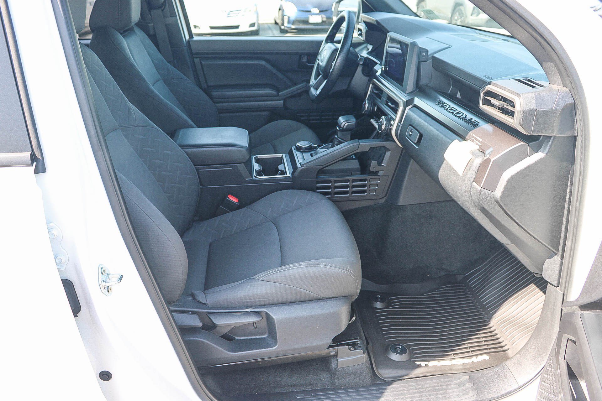 Certified 2025 Toyota Tacoma SR5 AWD/4WD image 17