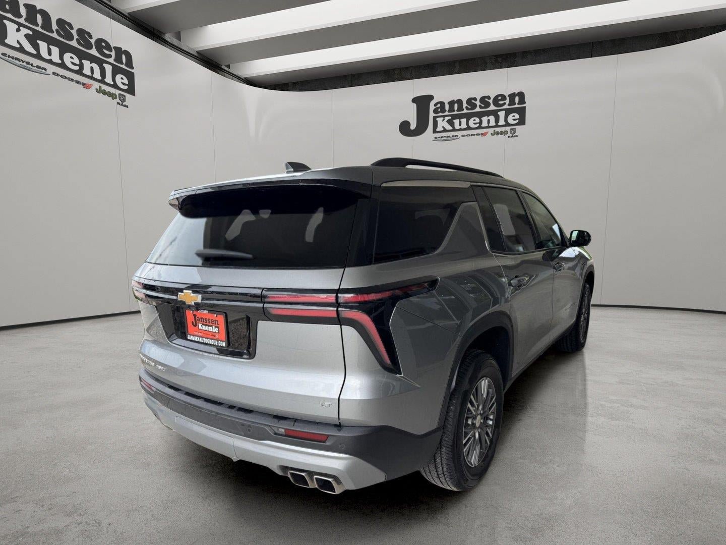 Used 2024 Chevrolet Traverse LT AWD/4WD image 3
