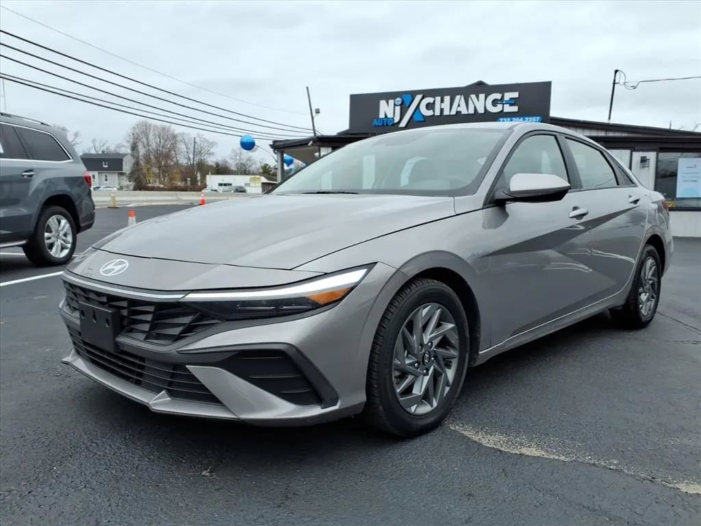 Used 2024 Hyundai Elantra SEL image 7