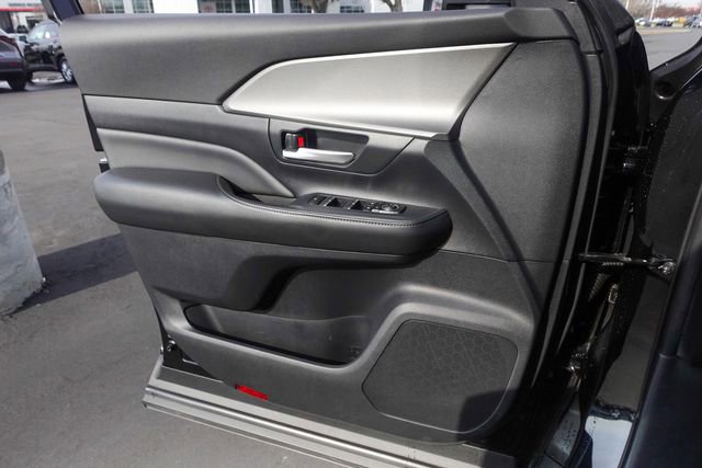 Certified 2025 Toyota Grand Highlander AWD Hybrid image 22