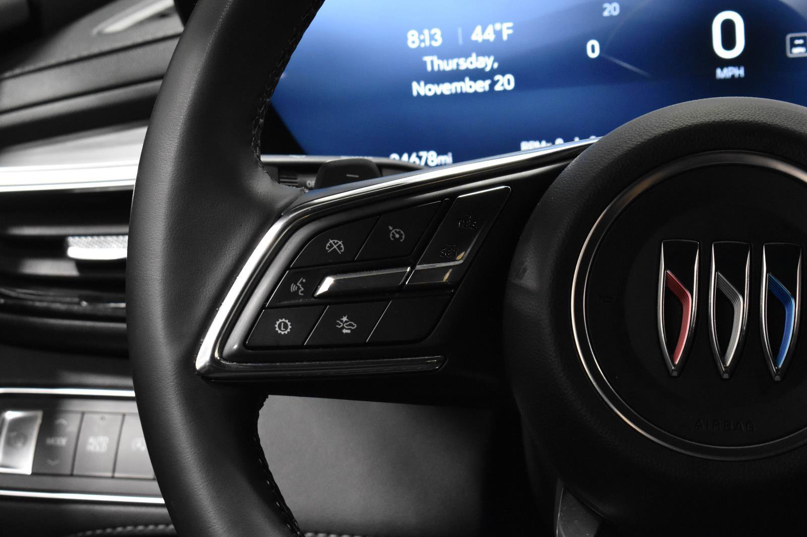 Used 2025 Buick Enclave Preferred image 9