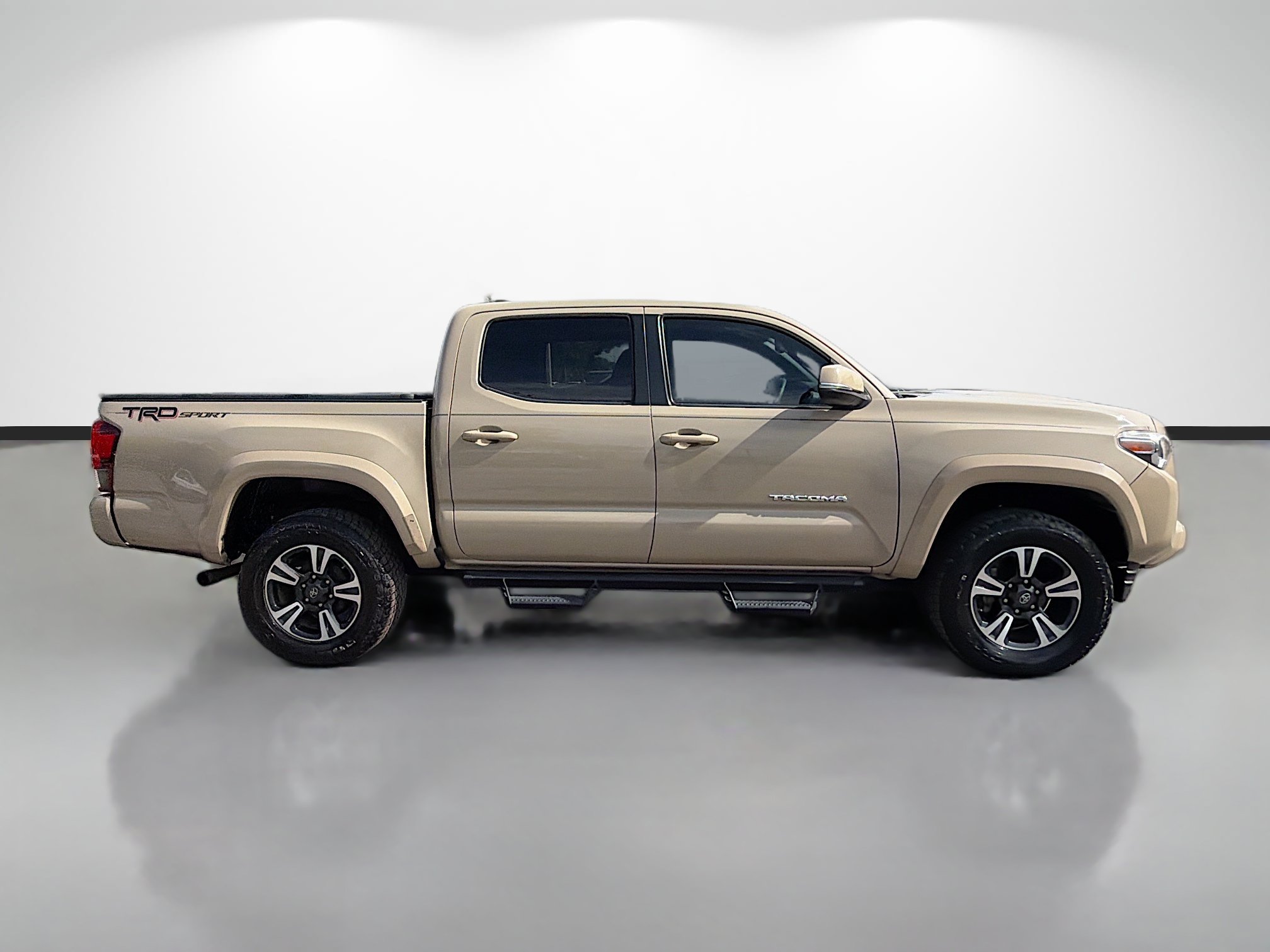 Used 2019 Toyota Tacoma TRD Sport RWD image 2