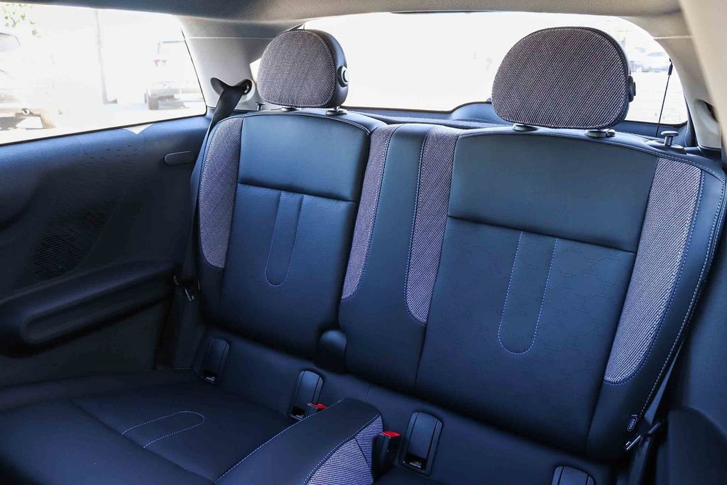 Used 2025 MINI Cooper 2-Door Hardtop image 19