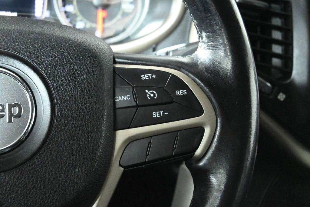 Used 2016 Jeep Cherokee Latitude w/ Cold Weather Group image 17