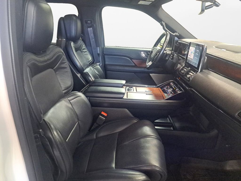 Used 2019 Lincoln Navigator Reserve image 15