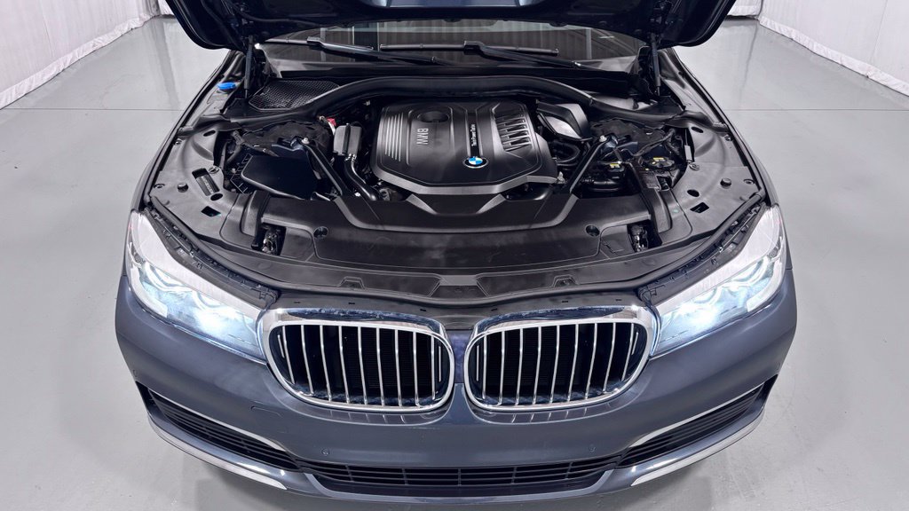 Used 2018 BMW 740i xDrive AWD/4WD image 29