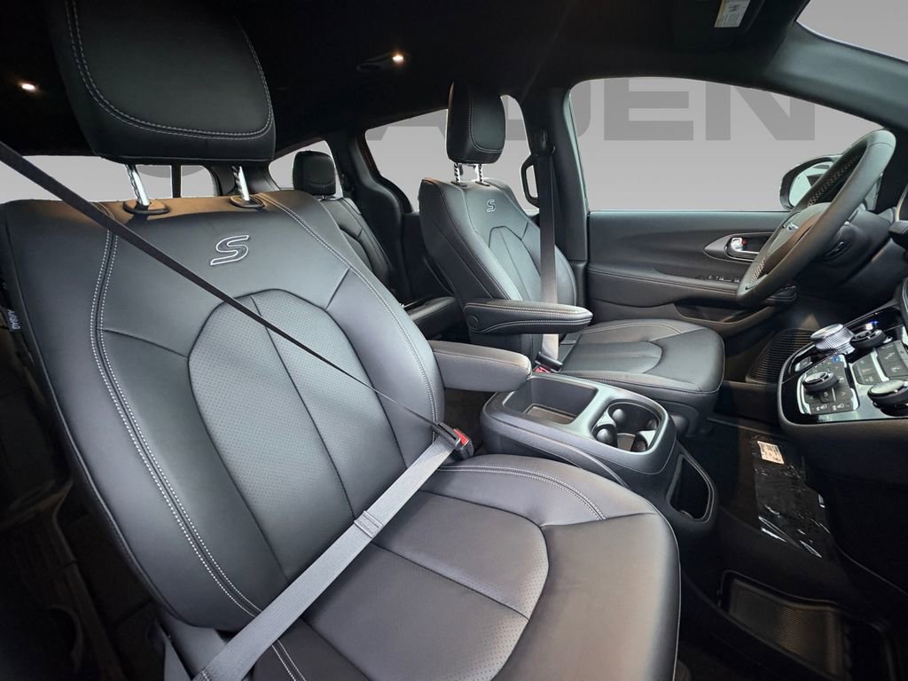 New 2026 Chrysler Pacifica Select image 11