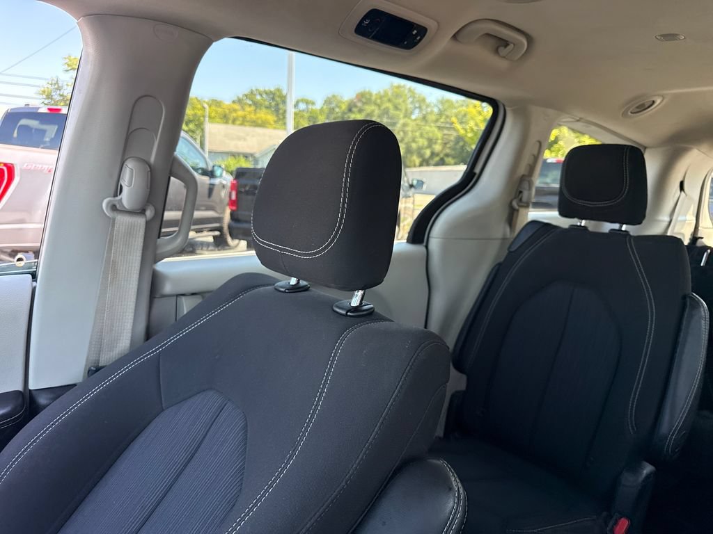 Used 2023 Chrysler Voyager LX FWD image 43