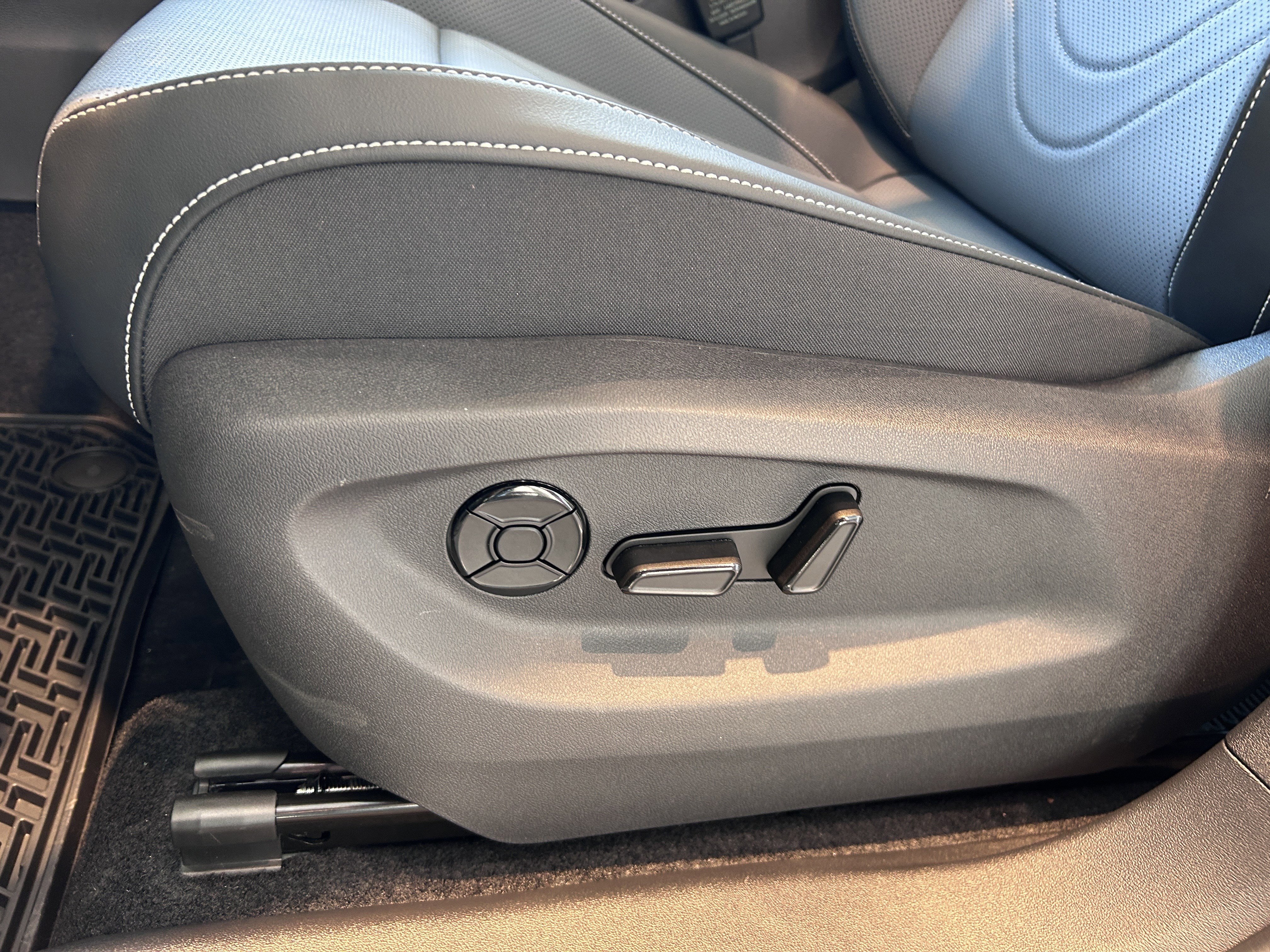 New 2026 Volkswagen Tiguan SE R-Line image 15