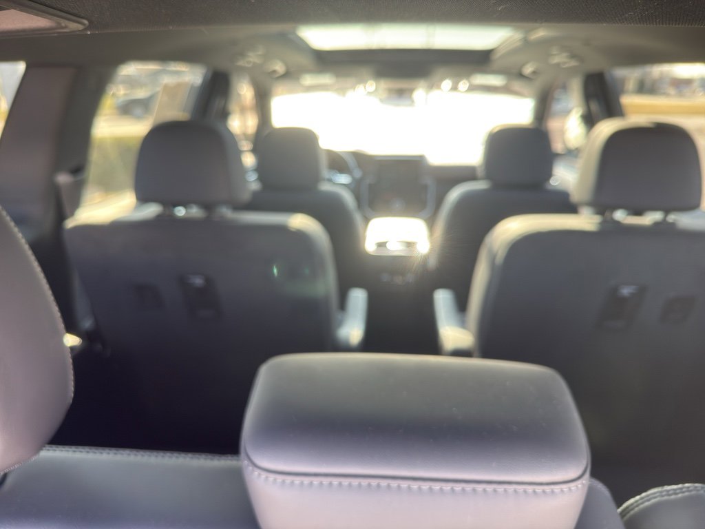 Used 2025 GMC Acadia Denali w/ Super Cruise Package FWD image 7