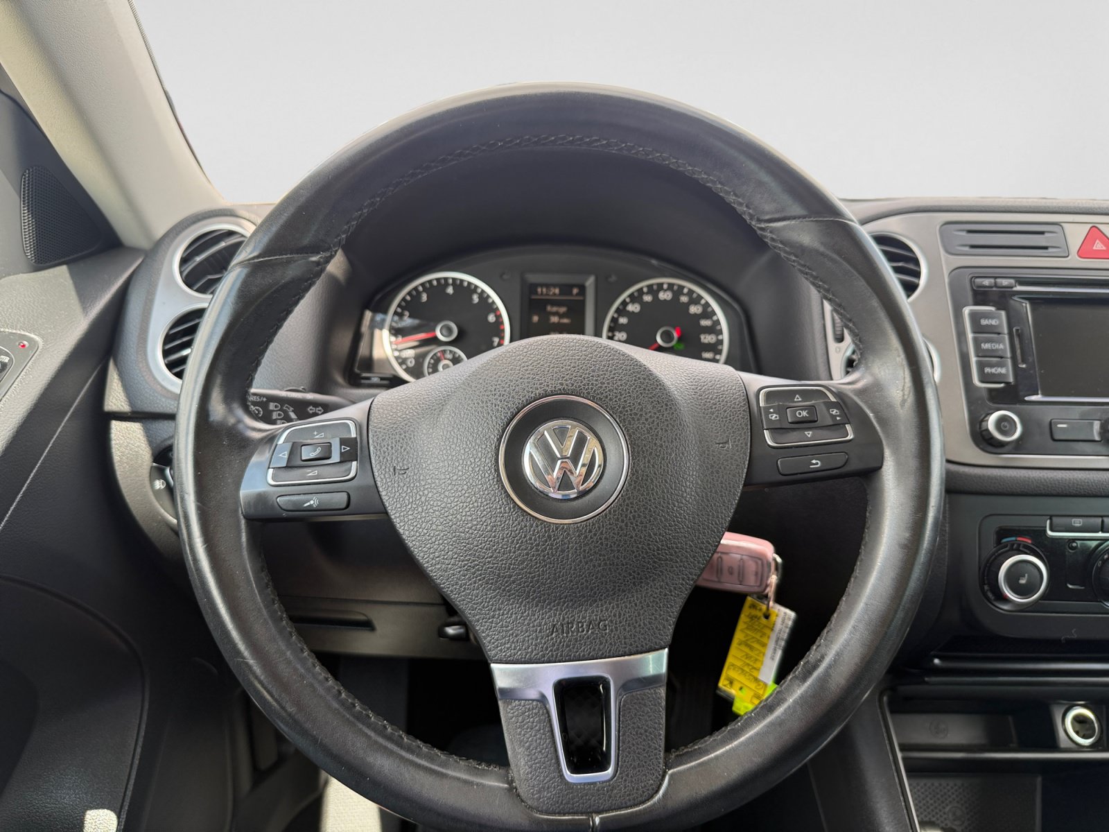 Used 2011 Volkswagen Tiguan 2WD image 13