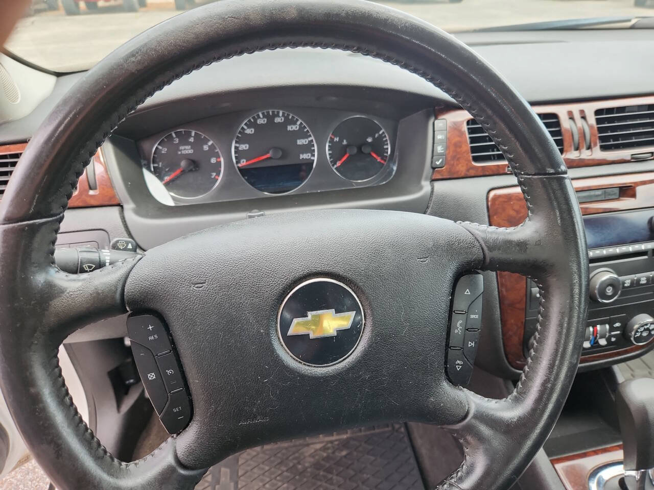 Used 2011 Chevrolet Impala LT w/ Luxury Edition Package FWD image 12
