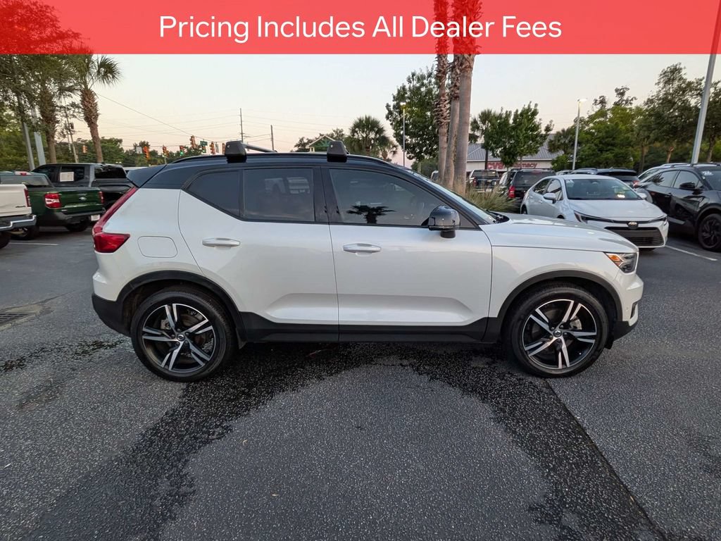 Used 2022 Volvo XC40 T5 R-Design w/ Advanced Package AWD/4WD image 3