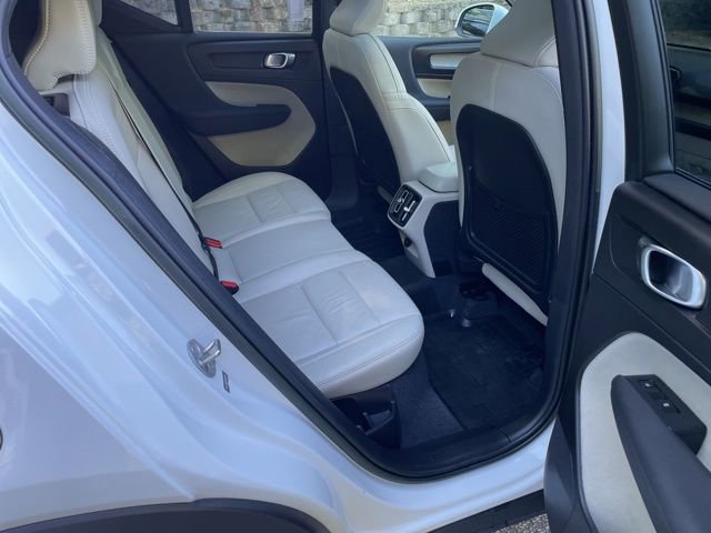 Certified 2023 Volvo XC40 B5 Plus w/ Protection Package Premier AWD/4WD image 15