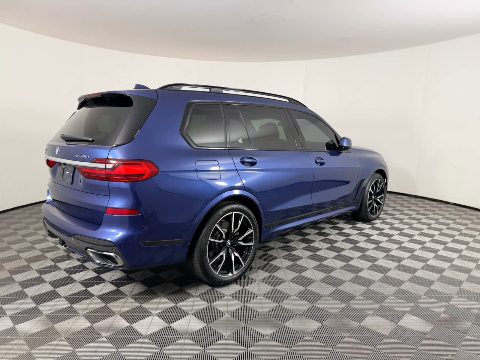 Used 2019 BMW X7 xDrive50i w/ M Sport Package image 4