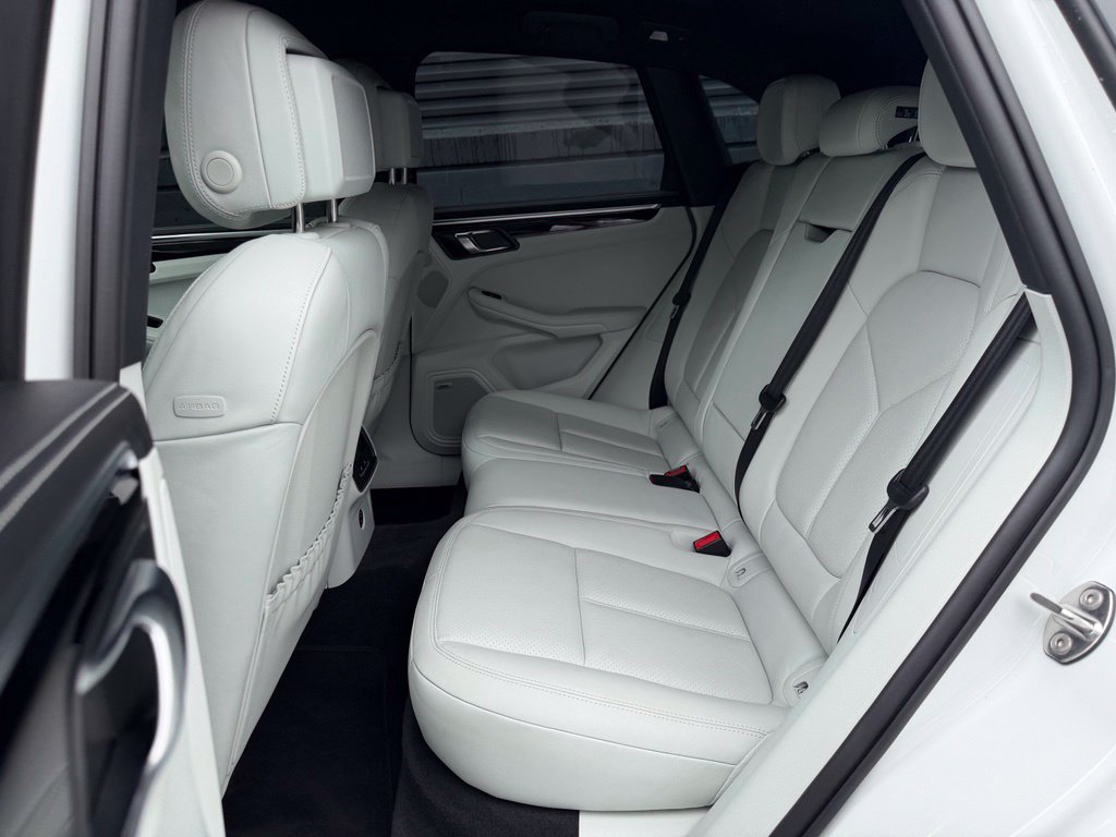 Certified 2023 Porsche Macan S AWD/4WD image 19