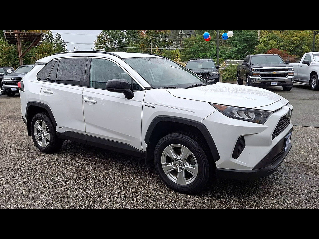 Used 2021 Toyota RAV4 LE AWD/4WD image 2