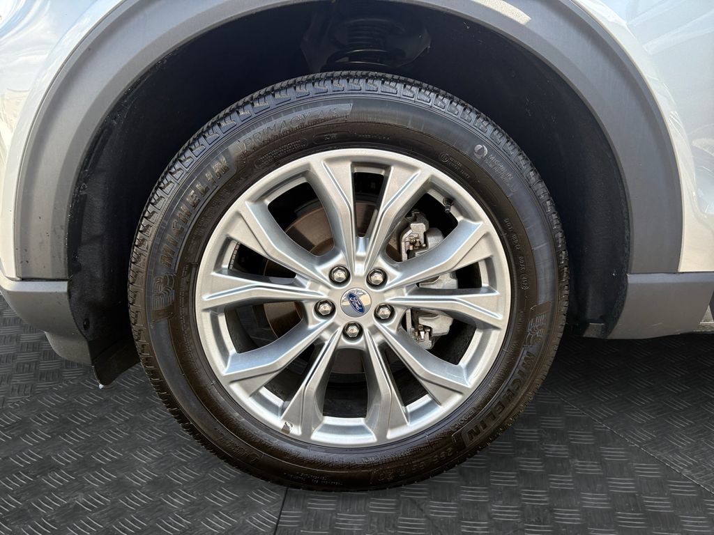 Used 2022 Ford Explorer XLT w/ Equipment Group 202A AWD/4WD image 14