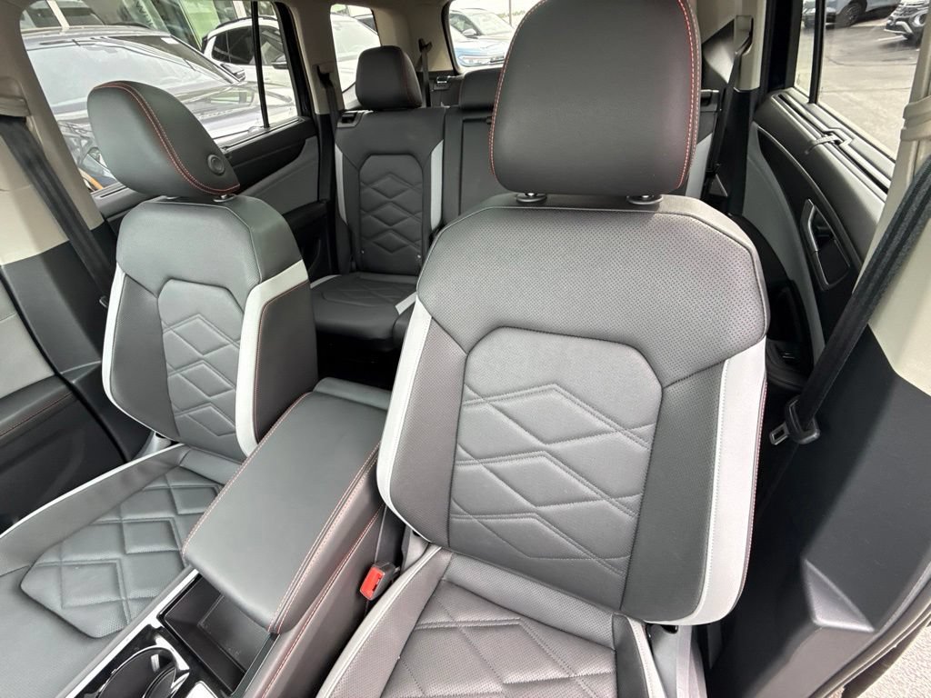 Used 2026 Volkswagen Atlas Peak Edition AWD/4WD image 14