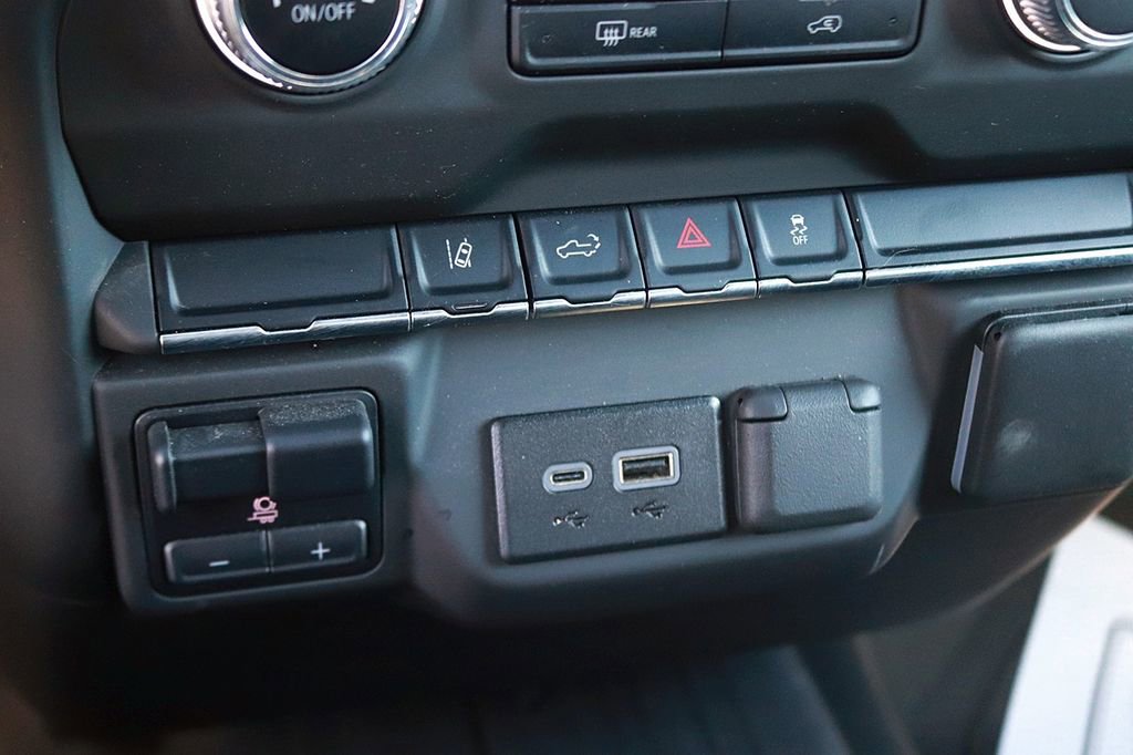 Used 2025 GMC Sierra 2500 Pro AWD/4WD image 23