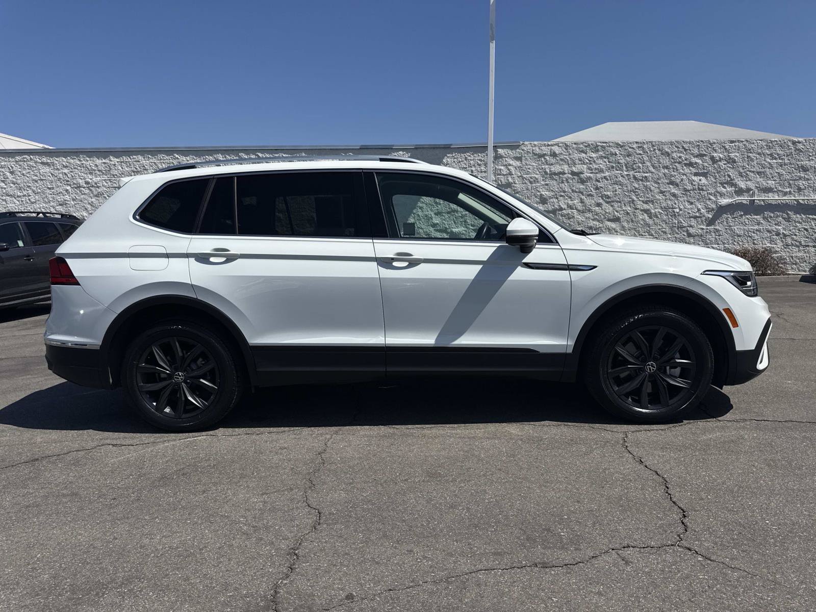 Certified 2024 Volkswagen Tiguan SE FWD image 6