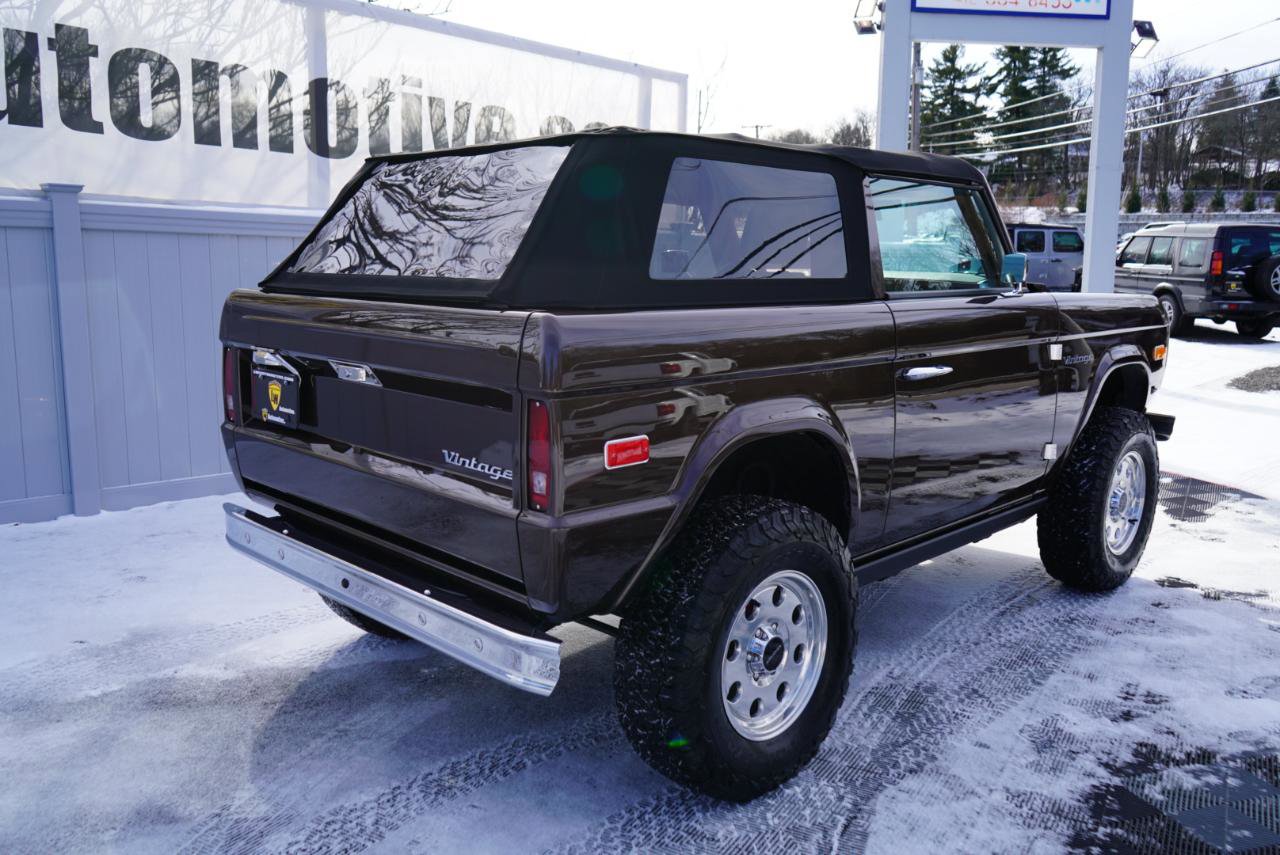 Used 2025 Ford Bronco Badlands image 5