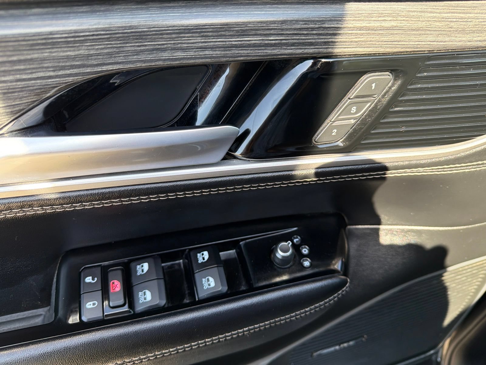 Used 2024 Jeep Wagoneer Series II w/ Flexible Seating Group AWD/4WD image 15