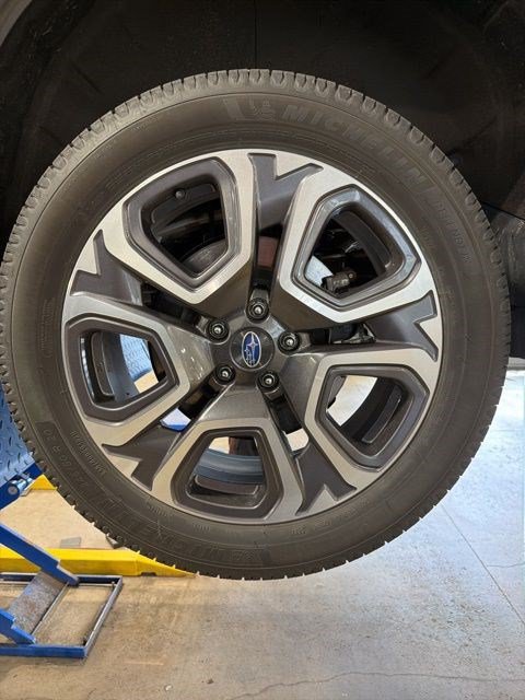 Used 2023 Subaru Ascent Limited w/ Technology Package AWD/4WD image 6