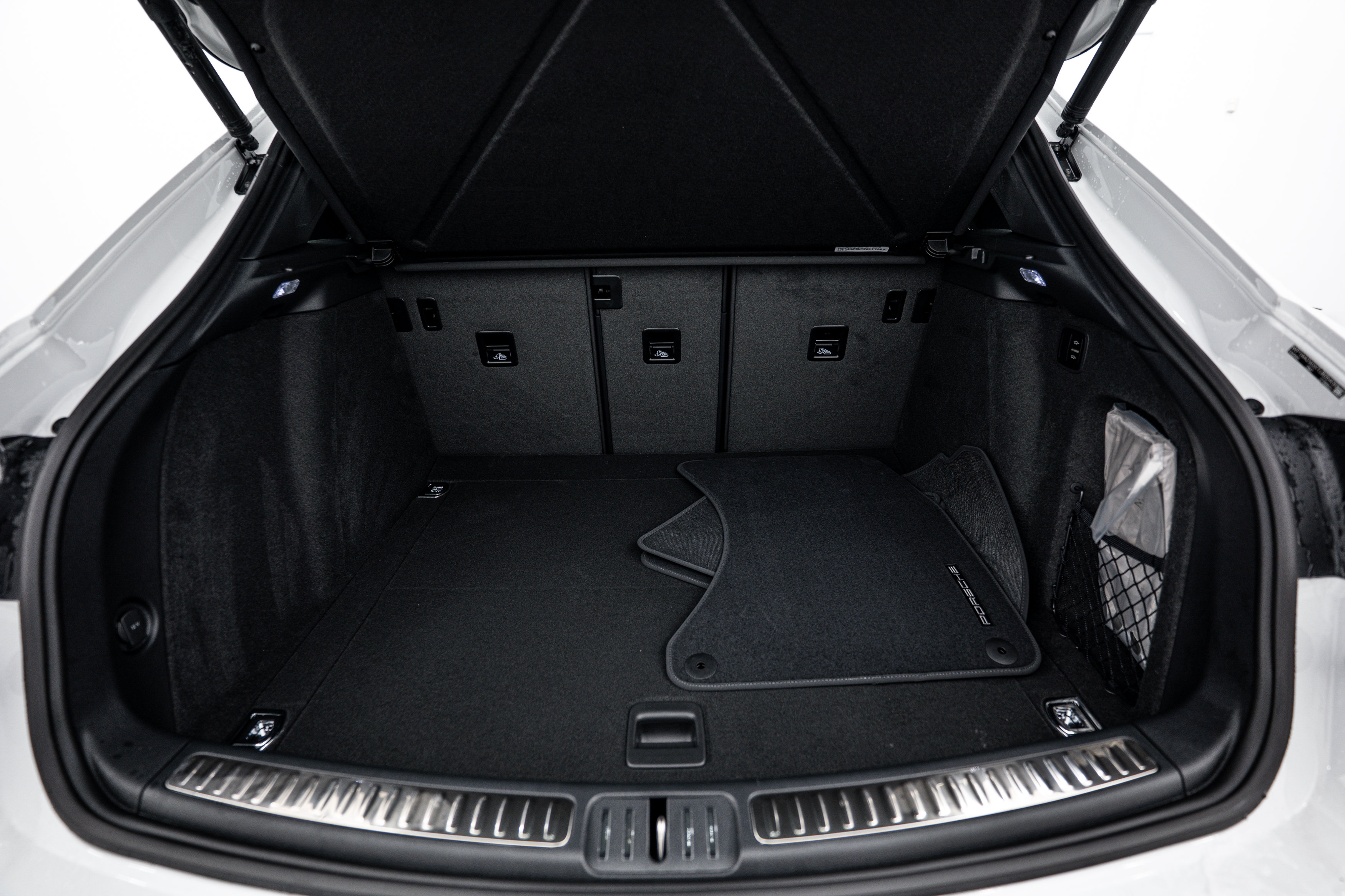 Certified 2026 Porsche Macan Turbo AWD/4WD image 25