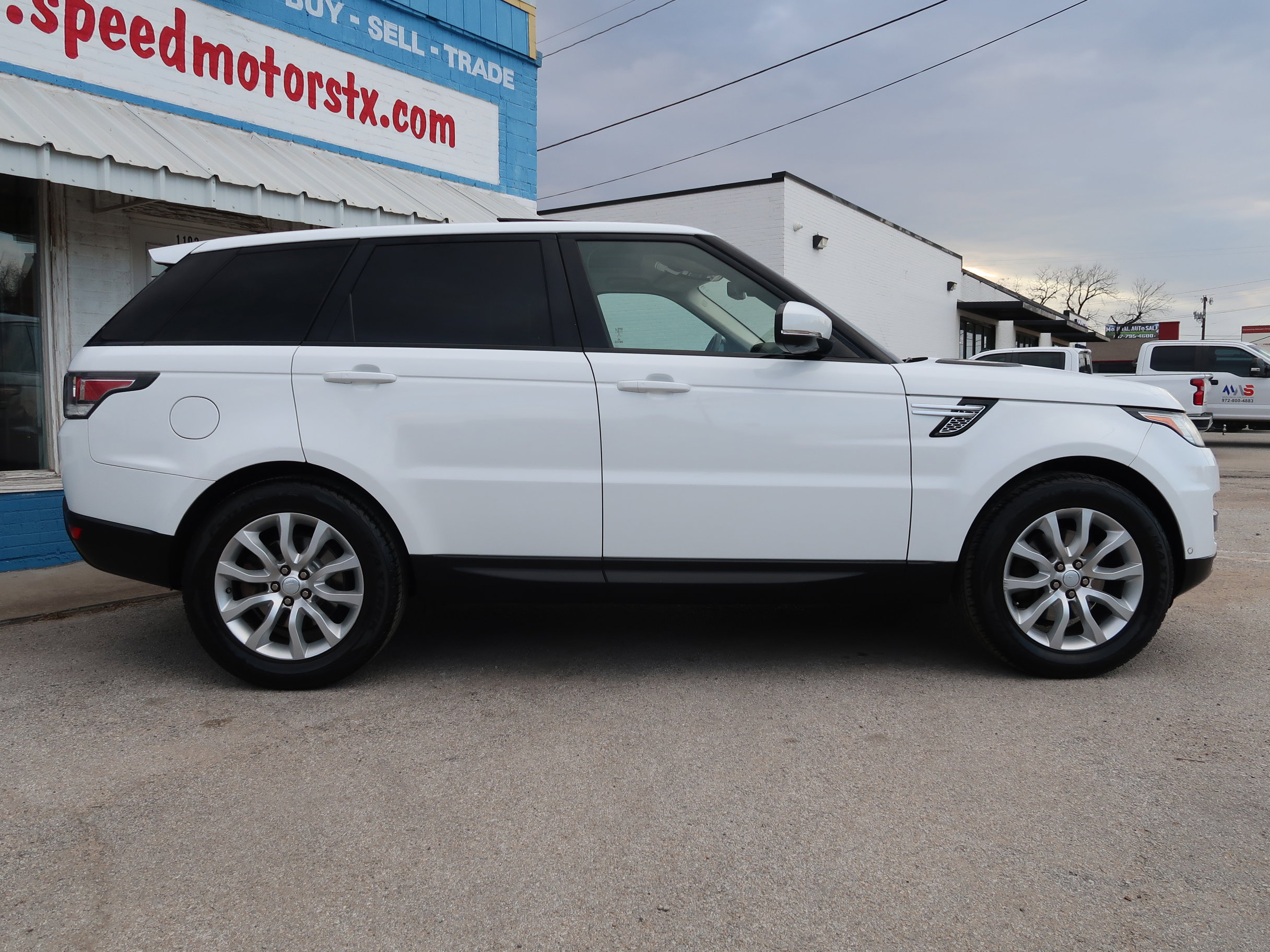 Used 2016 Land Rover Range Rover Sport HSE AWD/4WD image 4