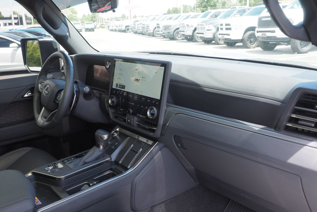 Used 2025 Lexus GX 550 w/ Accessory Package (31) AWD/4WD image 25