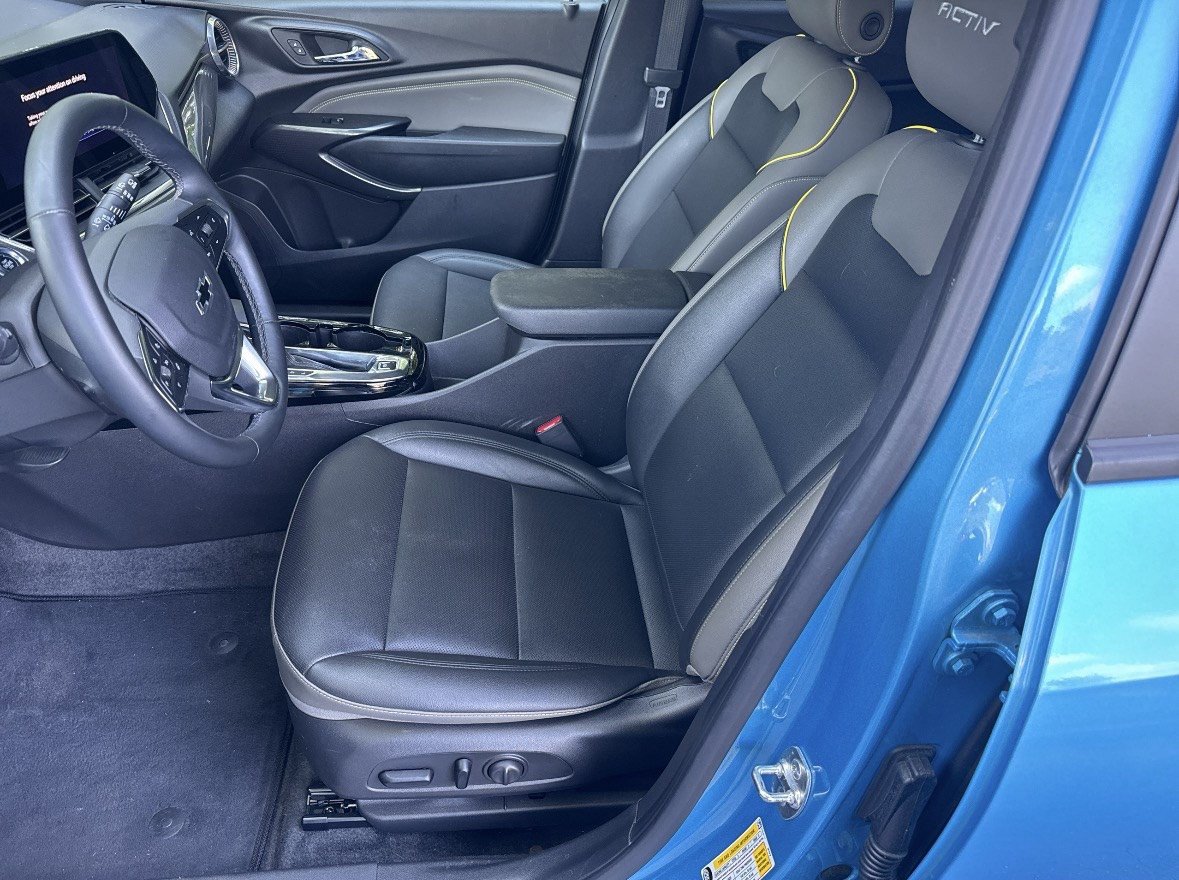 Used 2025 Chevrolet Trax ACTIV w/ Sunroof Package FWD image 9