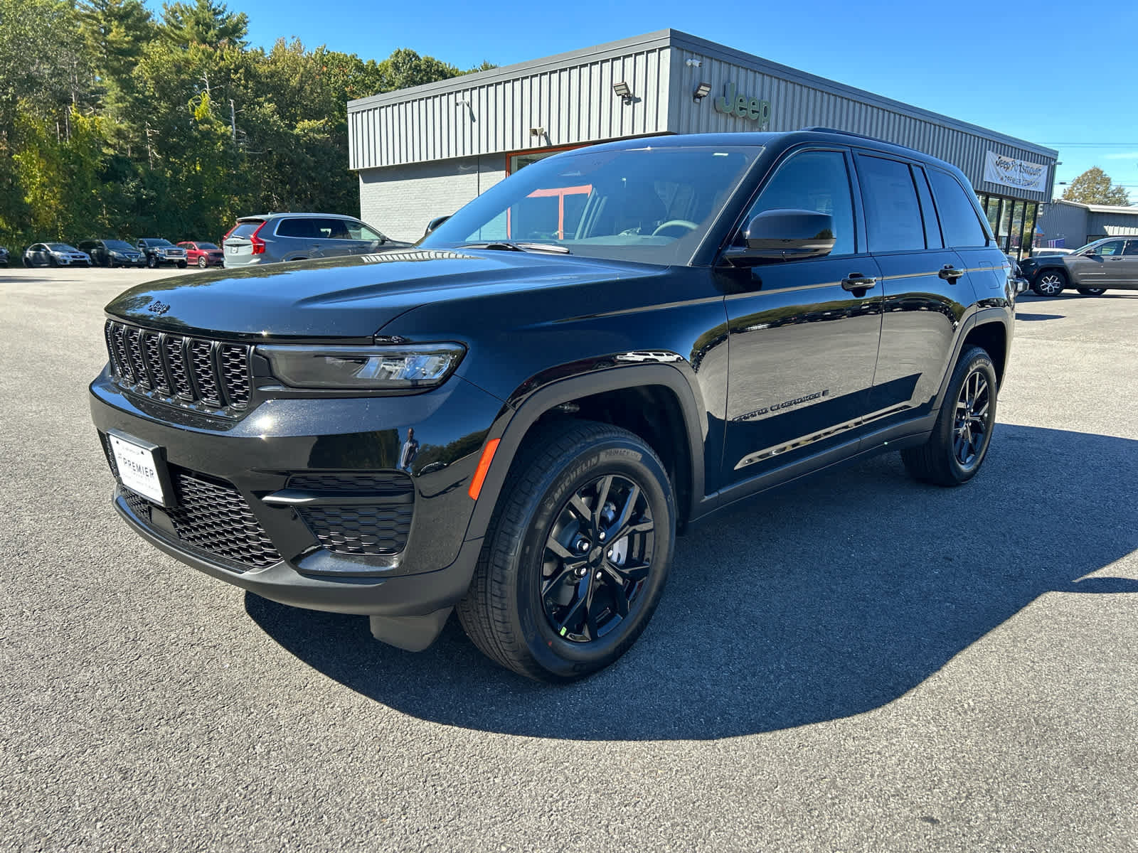 New 2025 Jeep Grand Cherokee Laredo image 14