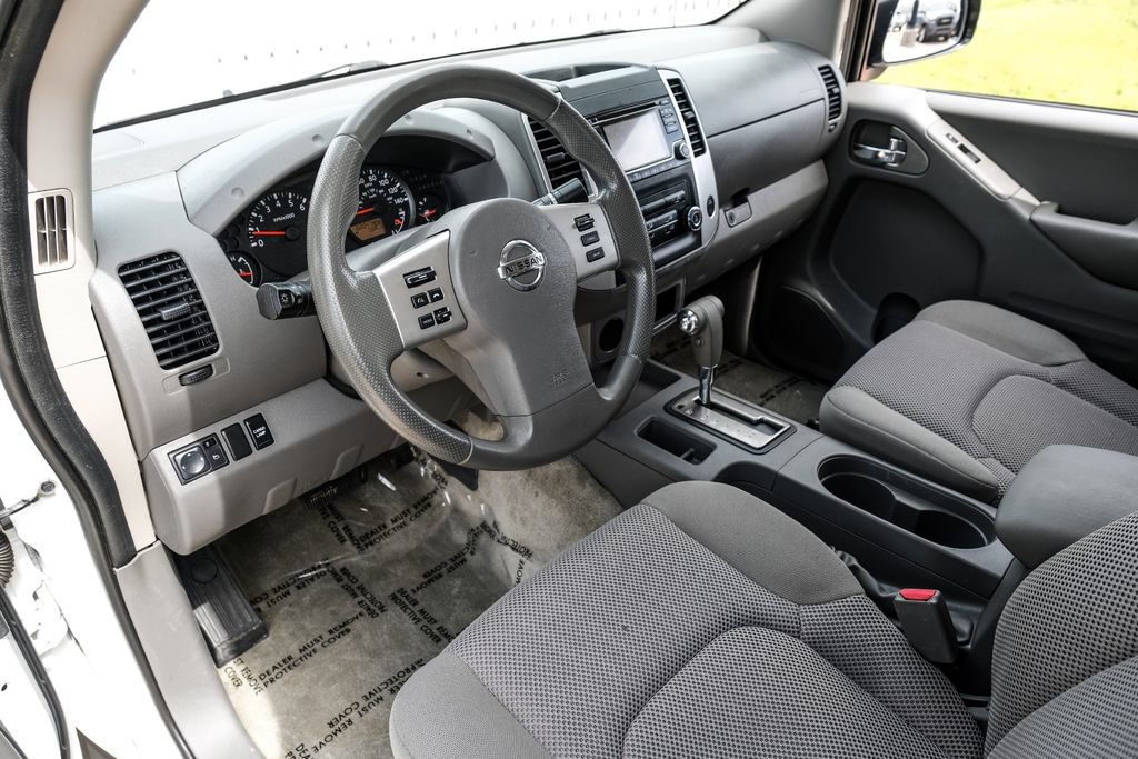 Used 2018 Nissan Frontier SV RWD image 2