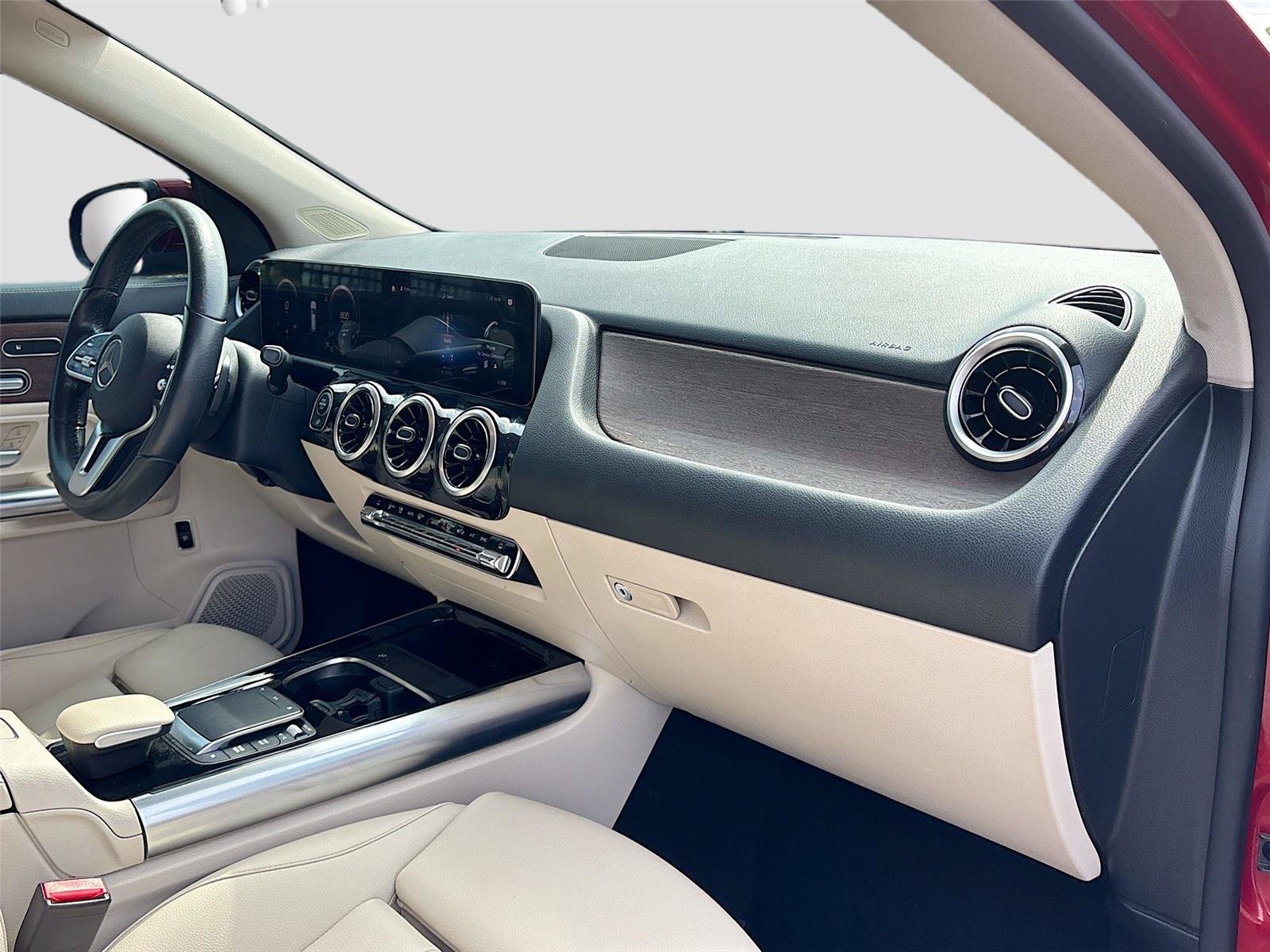 Used 2021 Mercedes-Benz GLA 250 4MATIC w/ Premium Package image 27