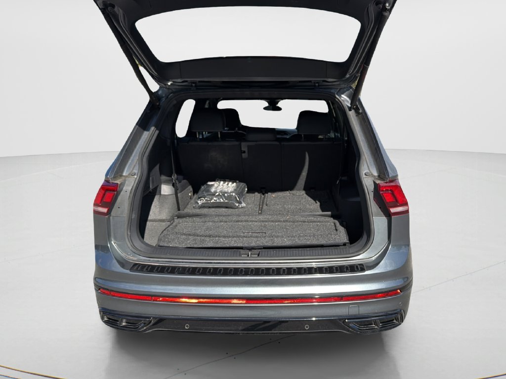 Used 2024 Volkswagen Tiguan SE R-Line FWD image 11