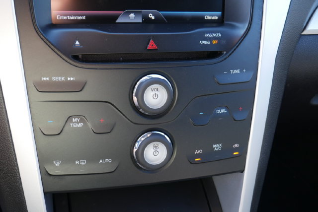 Used 2015 Ford Explorer XLT w/ Equipment Group 201B FWD image 19