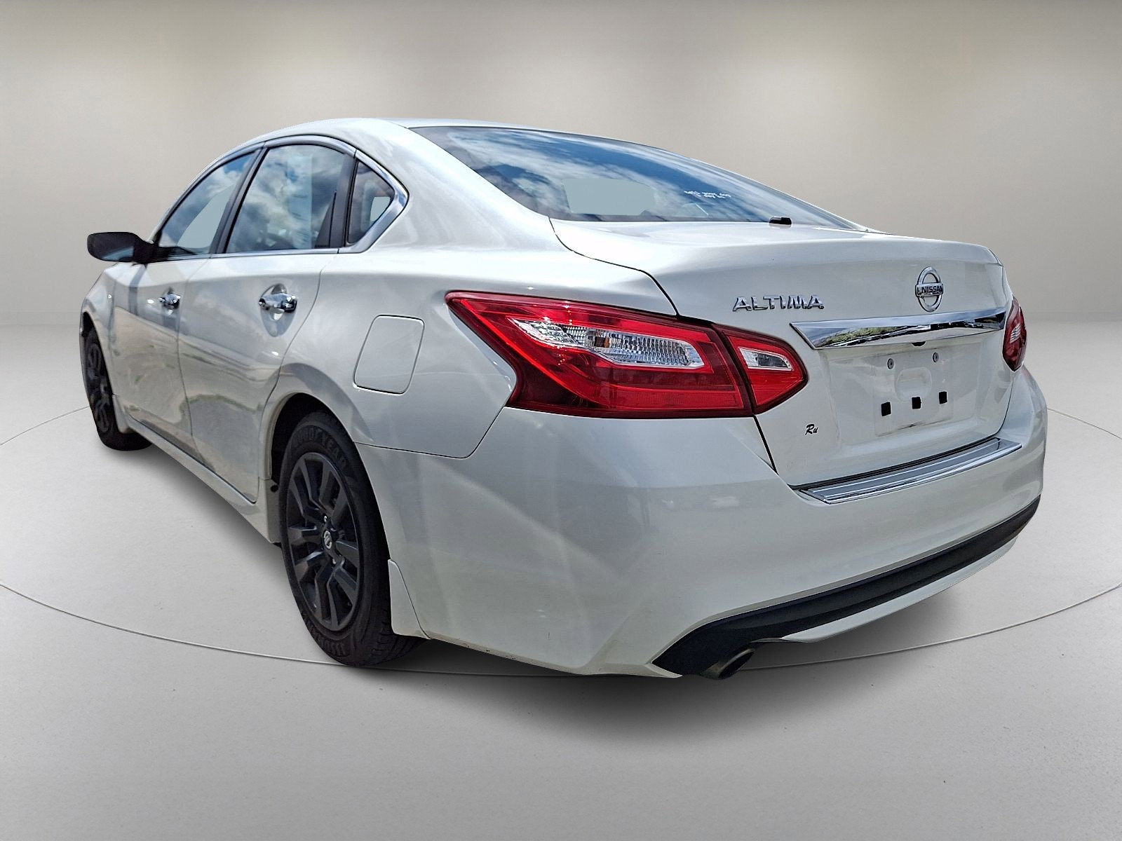 Used 2017 Nissan Altima 2.5 S w/ Power Driver Seat Package image 5