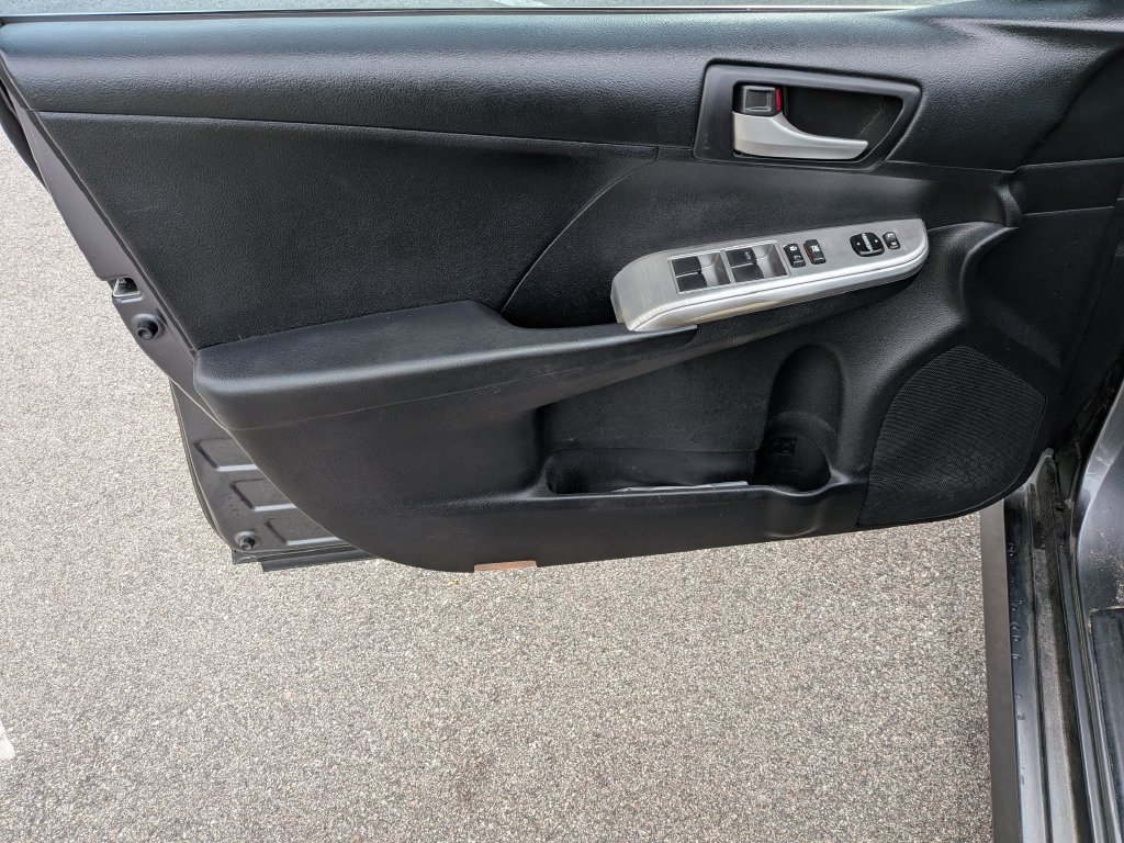 Used 2012 Toyota Camry SE FWD image 9