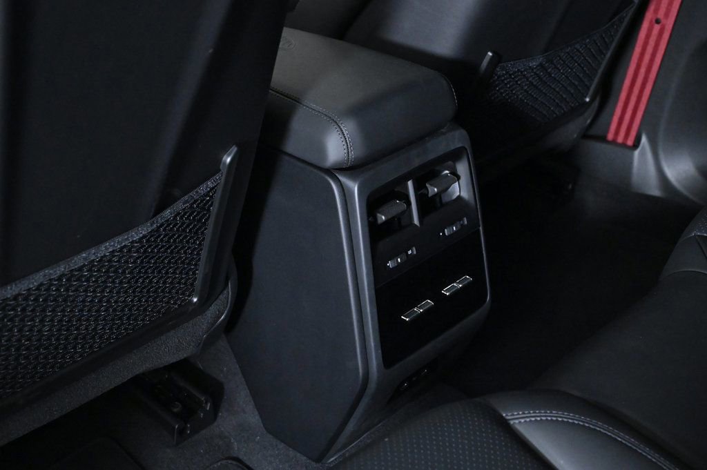 Certified 2025 Porsche Macan Electric image 20