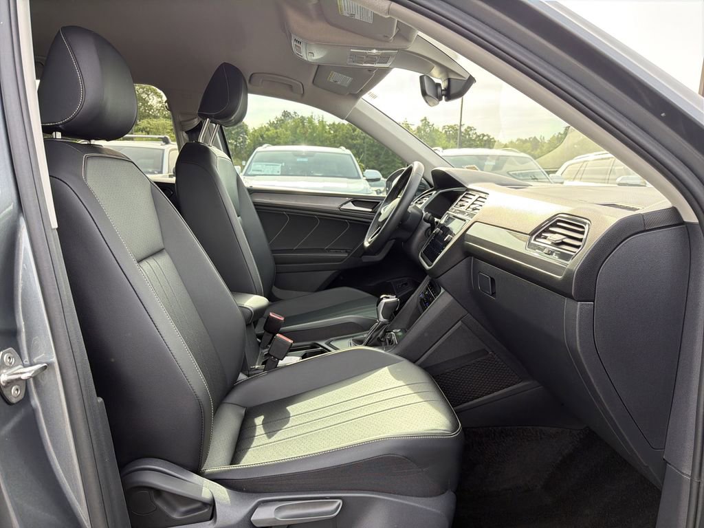 Used 2023 Volkswagen Tiguan SE FWD image 18