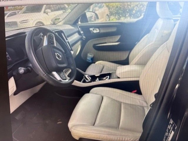 Used 2023 Volvo XC40 B5 Plus w/ Climate Package AWD/4WD image 3