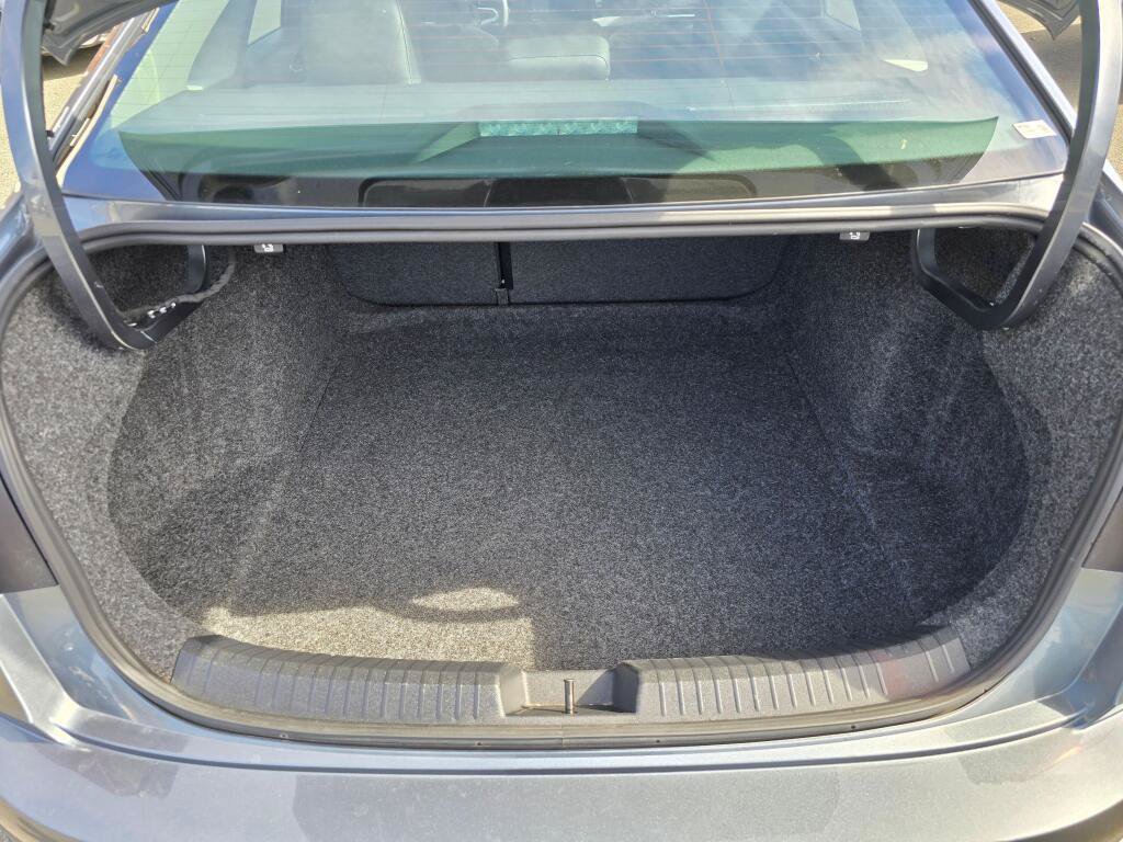 Used 2025 Volkswagen Jetta SE FWD image 16
