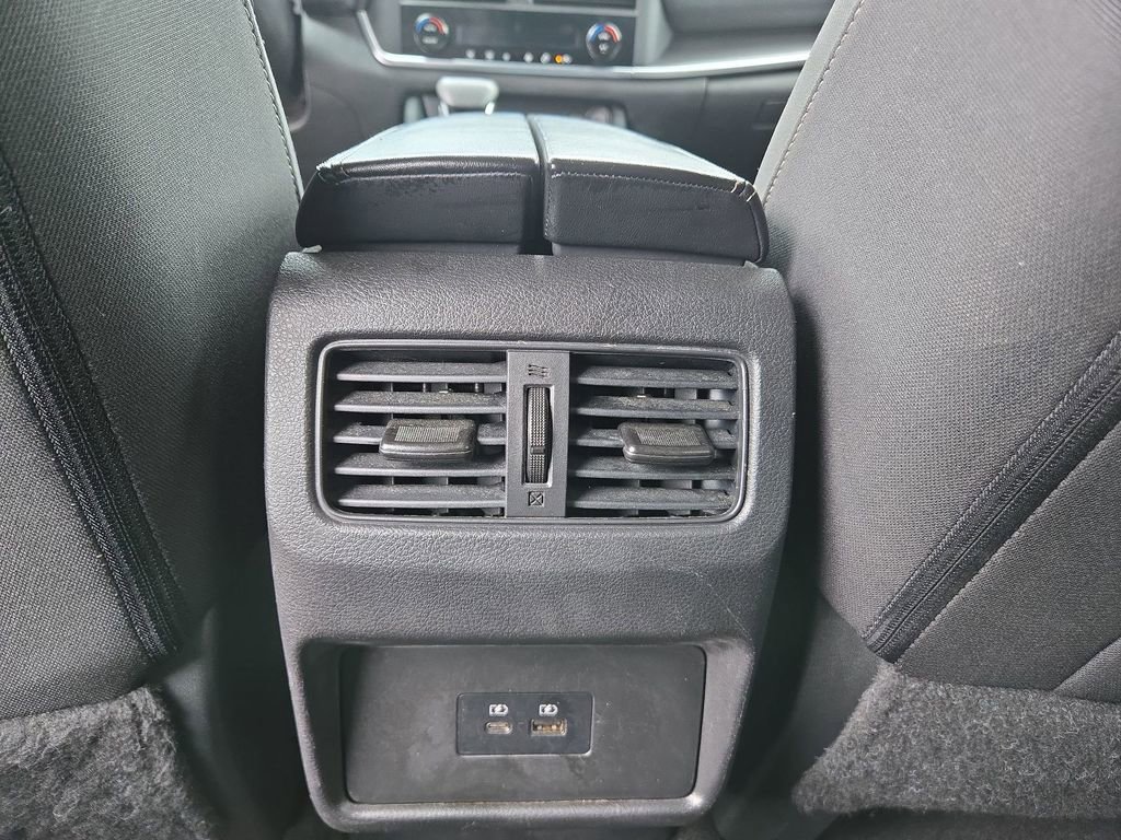 Used 2023 Nissan Rogue SV image 43