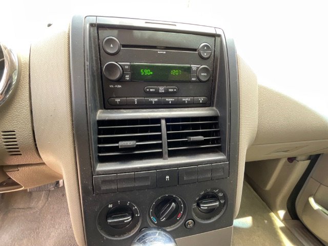 Used 2006 Ford Explorer XLS RWD image 3