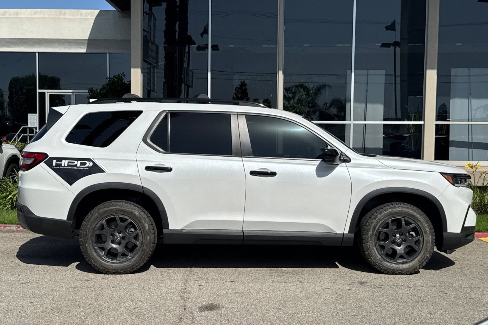 Used 2024 Honda Pilot TrailSport image 4