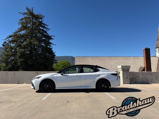 Used 2023 Toyota Camry XSE FWD image 3