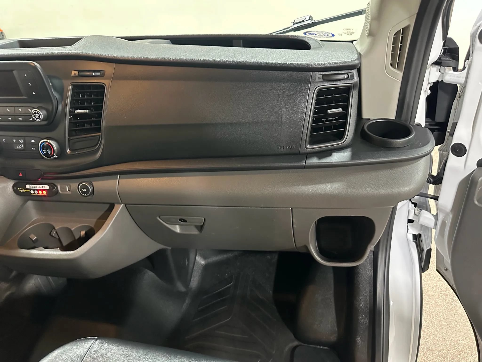 Used 2020 Ford Transit 150 Medium Roof RWD image 31