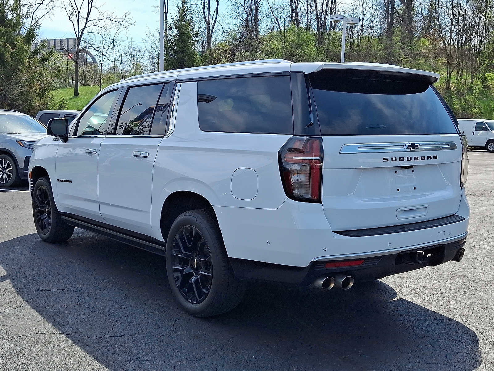 Used 2024 Chevrolet Suburban High Country w/ Advanced Technology Package AWD/4WD image 4
